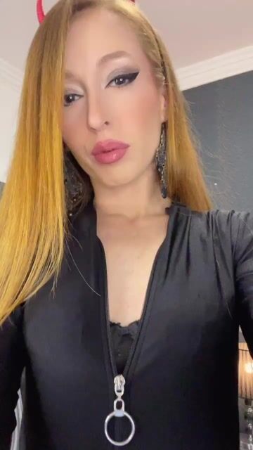 Model - LEA AMDIS stockings