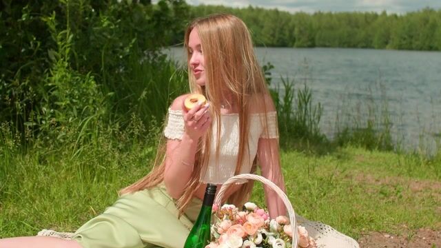 Model - Kateeevance blowjob