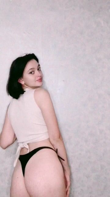 Model - LucyGoldi teen