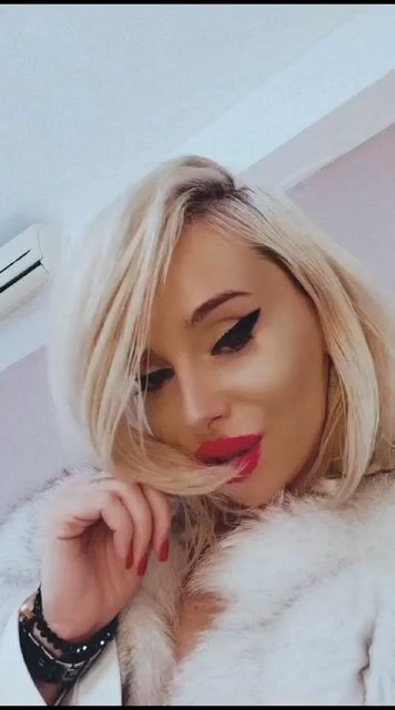 Model - JackieM feet