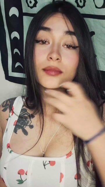 Model - Lexxiee Haze armpits