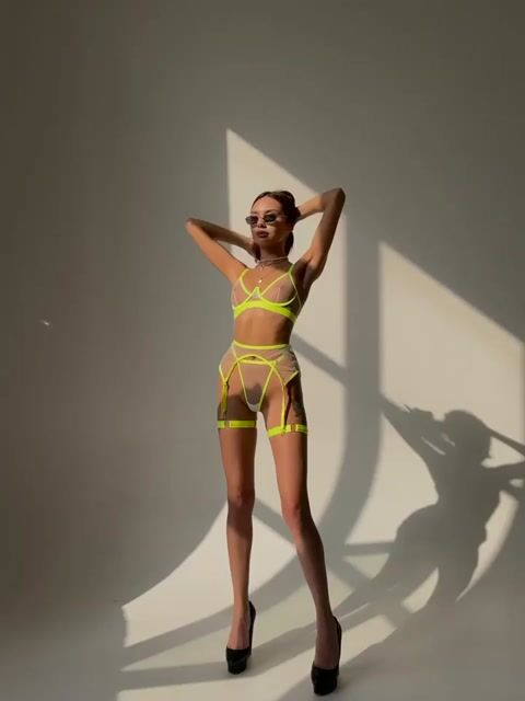 Model - elisonni young