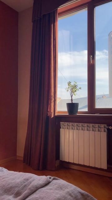 Model - Lola Parker pantyhose