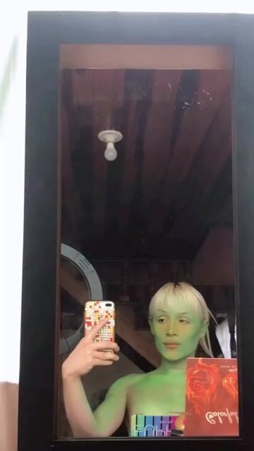 Model - DominaDiosa latina