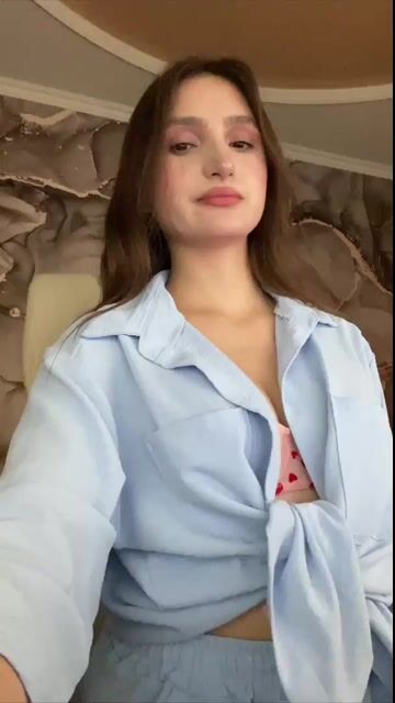 Model - Hanna blowjob