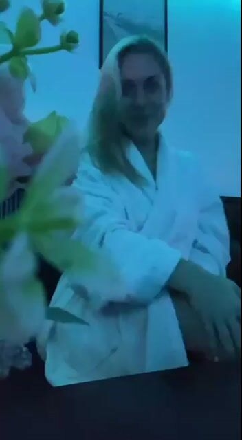 Model - ArishkaLulu striptease