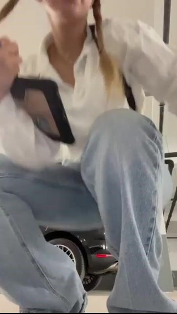 Model - Molly Jay deepthroat