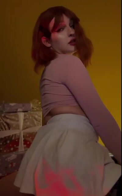 Model - Thomas footjob