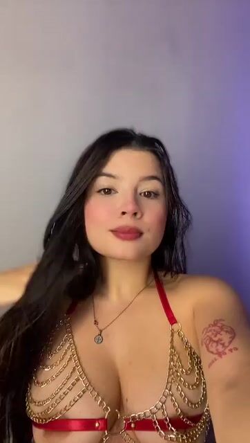 Model - Amber natural