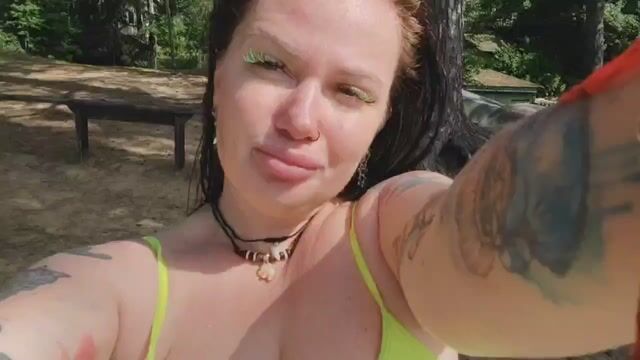 Model - EllieOz boobs