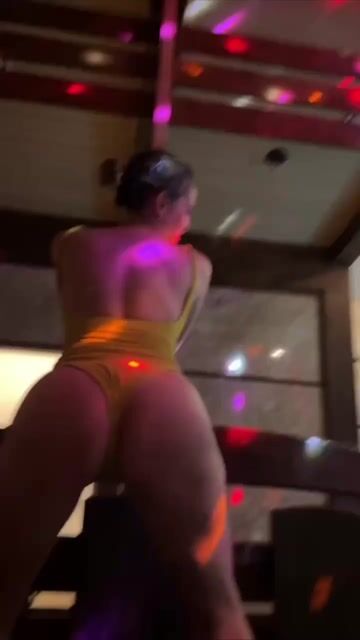 Model - Emma striptease