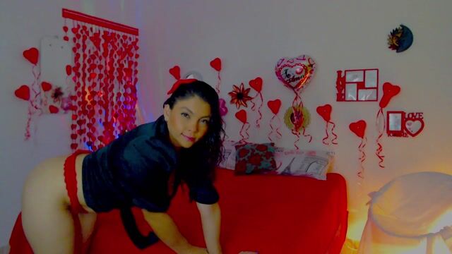 Model - Mariiana777 dildo