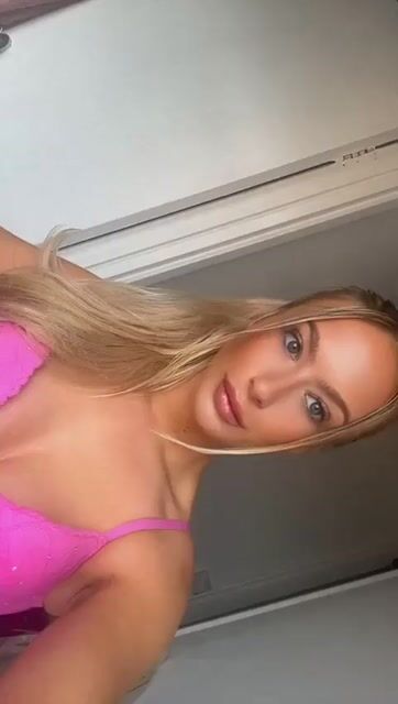 Marilynne ass Model - Marilynne ass