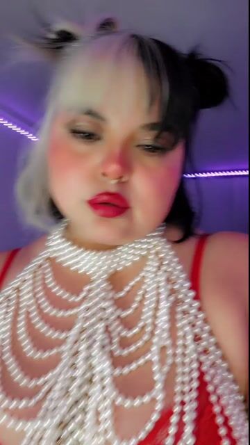 Model - Satyn Doll girlfriend