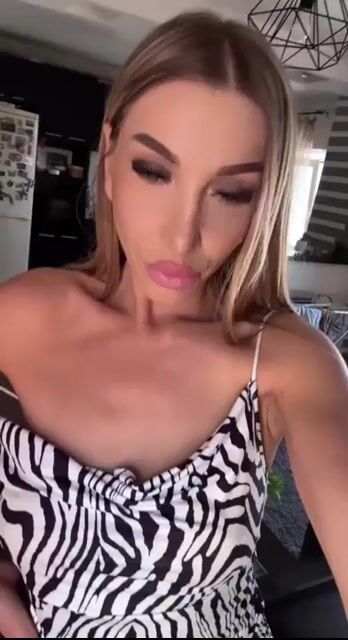 Model - Natasha69 webcam