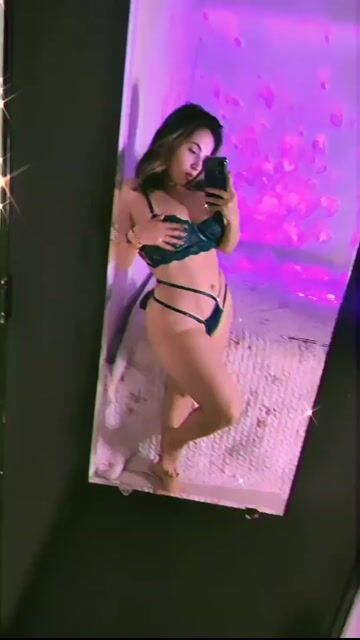 Model - Missy Hyde feet