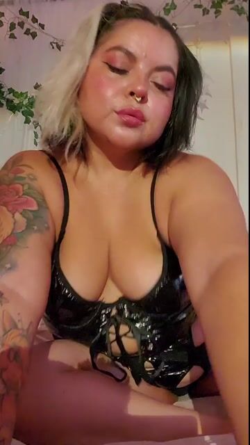 Model - Satyn Doll dominant