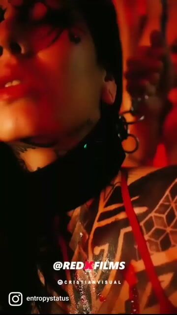 Model - Georgina Knox dom