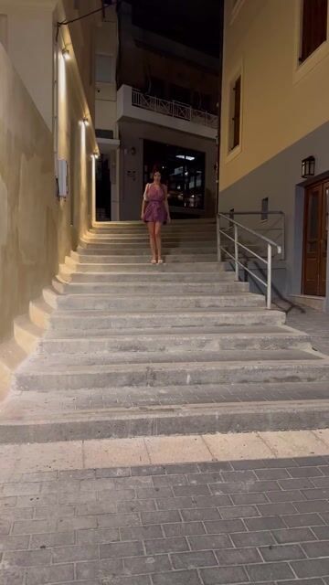 Model - MiraDeLara elegant