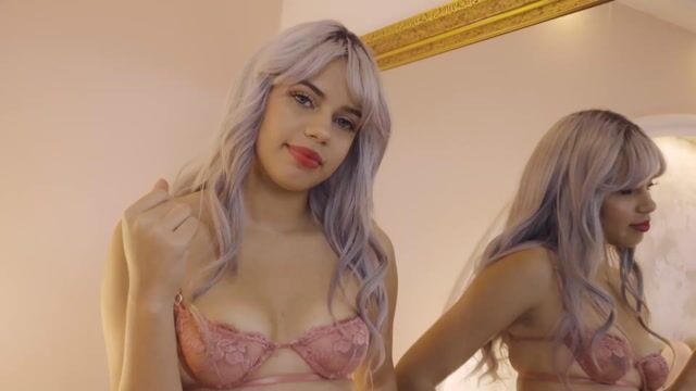 Model - AlanaHouston Blonde