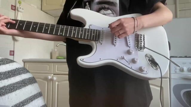 Model - SarahSanders LUSH