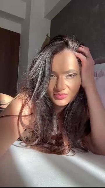 Model - AnnaKarinna horny