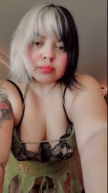 Model - Satyn Doll mistress