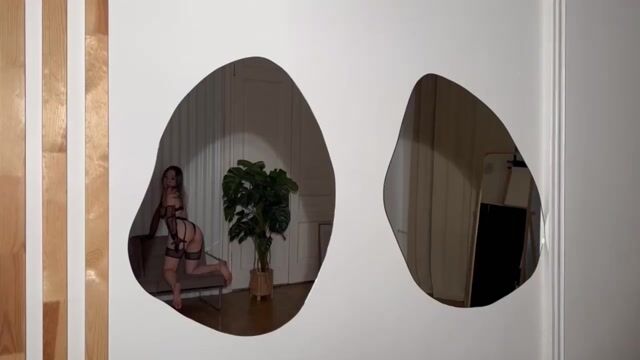 Model - Mary deepthroat