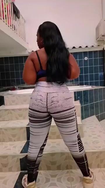 Model - Claudia deepthroat