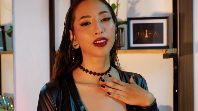 Model - Samara Saenz findom