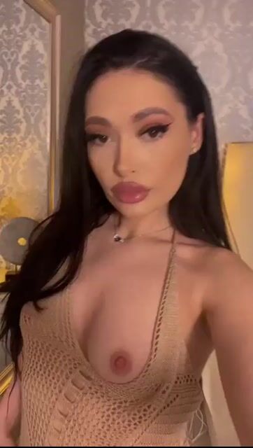 Model - KhloeBanks stockings