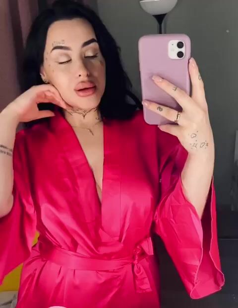 Model - MissMelanie lips