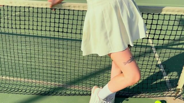 Model - AdeleCates legs