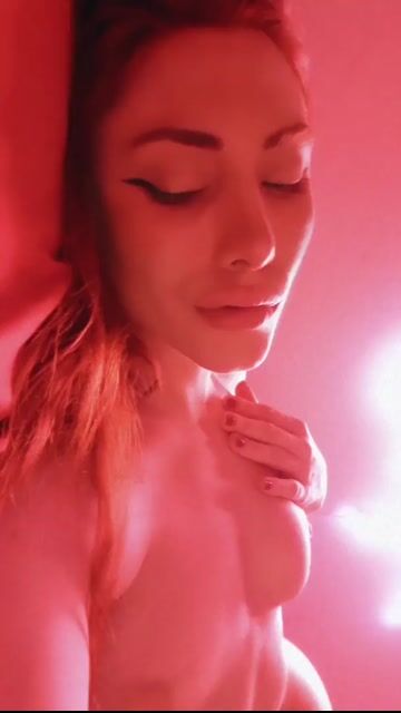 Model - Mia cottii POV