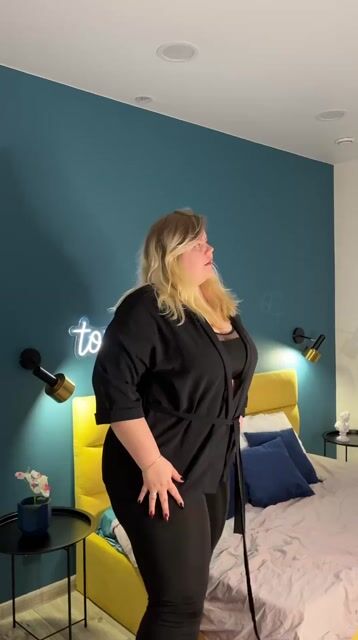 Model - Asmi bigtits