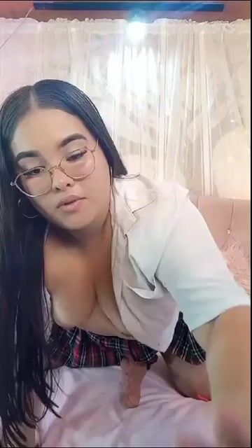 Model - AliceeGreenn bigtits