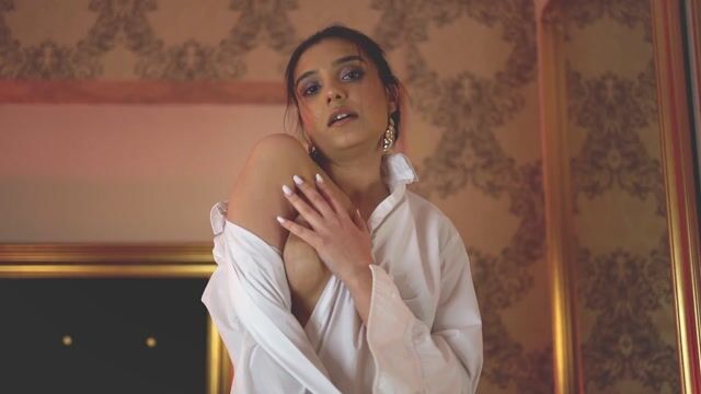 Model - ChloeSkye British