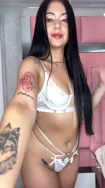 Model - Leila Perez latina