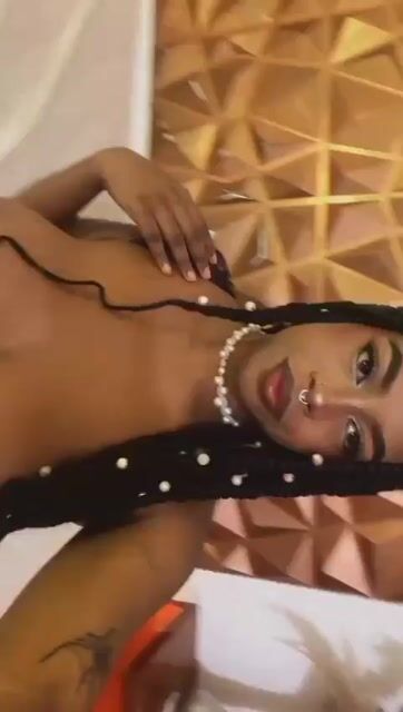 Model - Iamnic bigtits