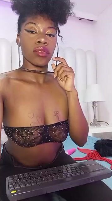 Model - NalaRoux fetish