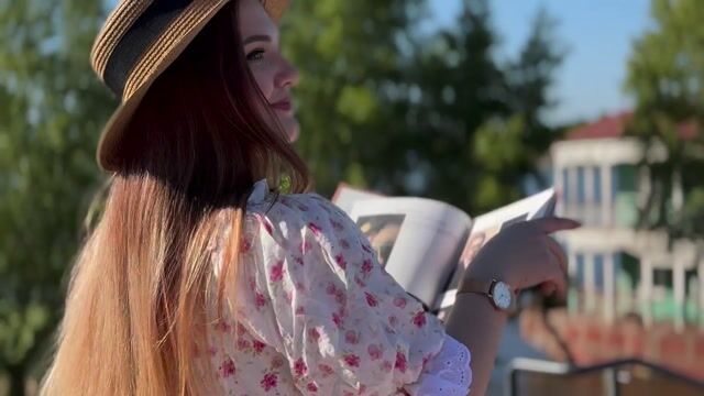 Model - TeyaMoon glasses