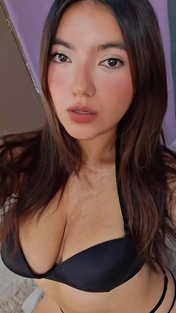 Model - Paula Latina