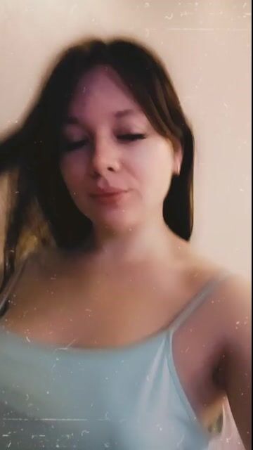 Model - Little Angel shavedpussy