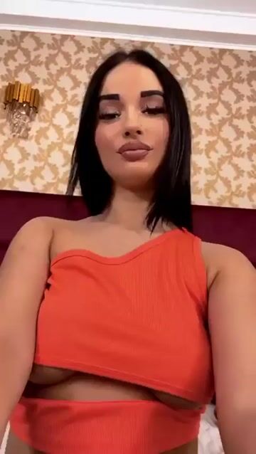 Selena Bee squirt Model - Selena Bee squirt