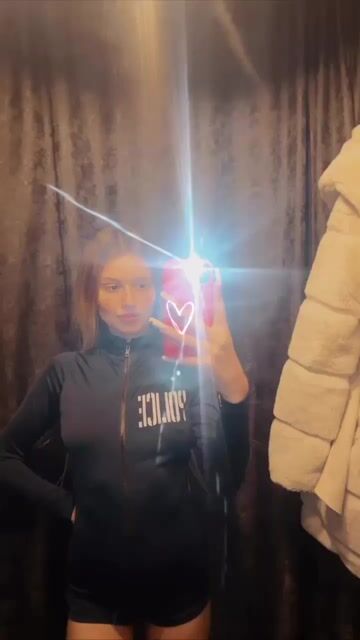 Model - LiliDanger feet