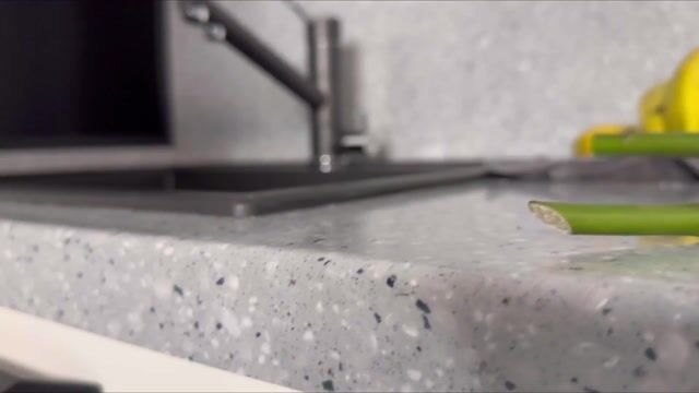 Model - StacyCruuz heels