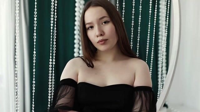 Model - DaniellaSunny sexy