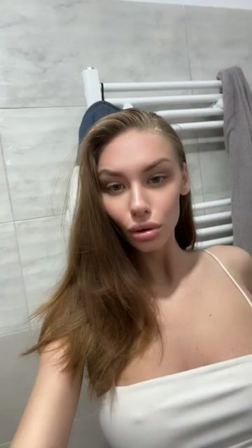 Model - Giselle Thorne heels