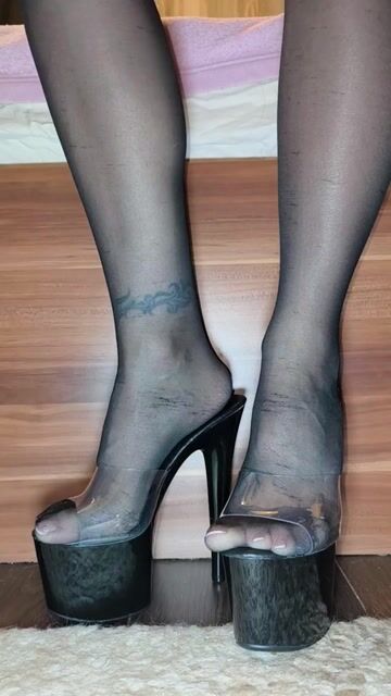 Model - Goddess Barbie Femdom Hottie mature