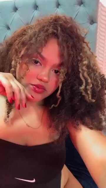 Model - EmmaCambell latina